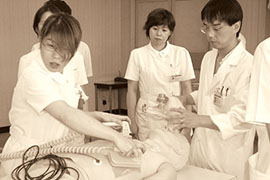 2003.9第1回心肺蘇生法研修コース開講 トリミングP48-2.jpg