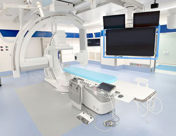 23-ハイブリッド手術室（血管造影装置）.jpg